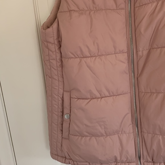 ON Frost Free Vest. - Picture 3 of 7